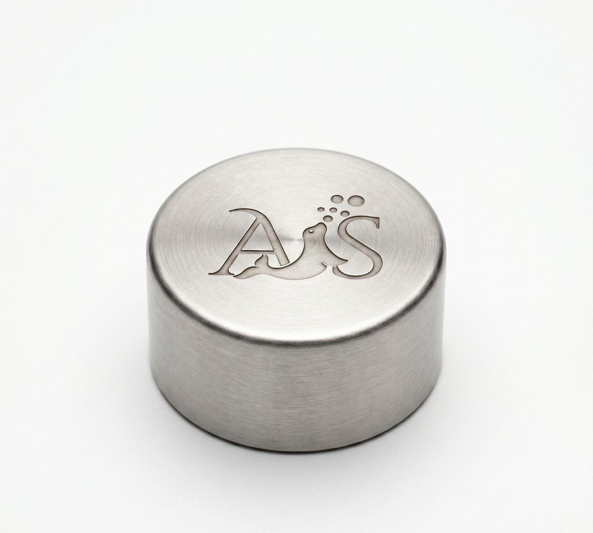 AQUA~SEAL Isolierflasche in Sage Mint am Arbeitsplatz